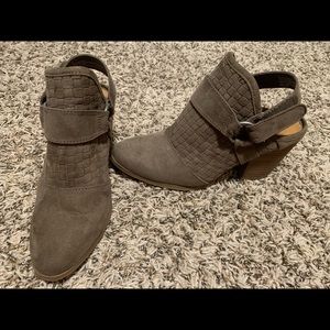 Universal Thread Booties